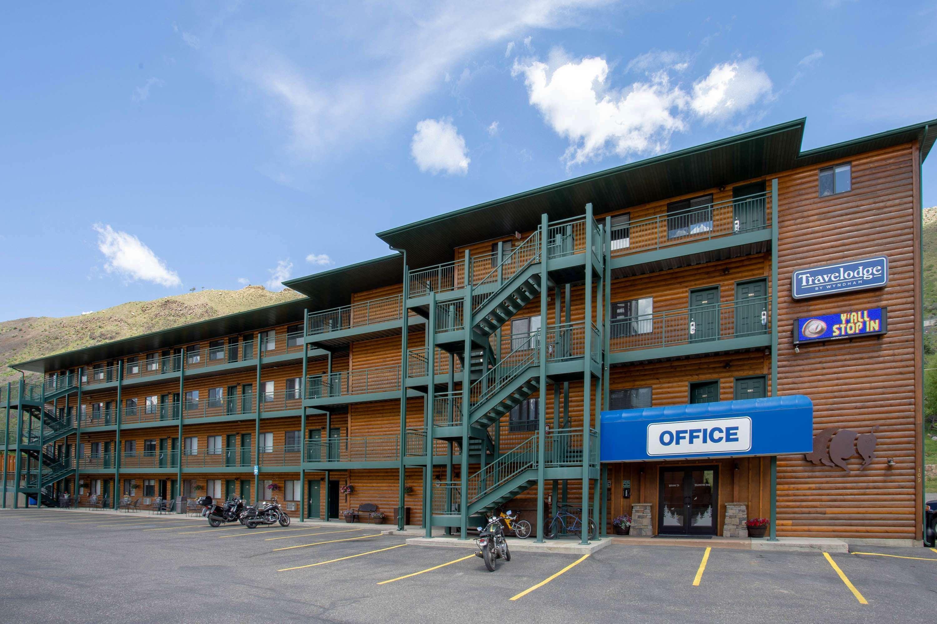 ทราเวลลอดจ์ การ์ดิเนอร์ แอต เยลโลว์สโตน พาร์ก นอร์ท เอนเทรานซ์ Motel การ์ดีเนอร์ ภายนอก รูปภาพ